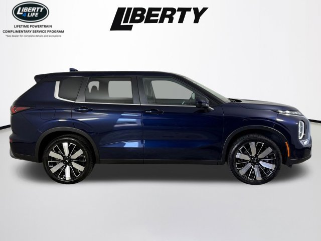 Used 2025 Mitsubishi Outlander SE AWD/4WD image 2