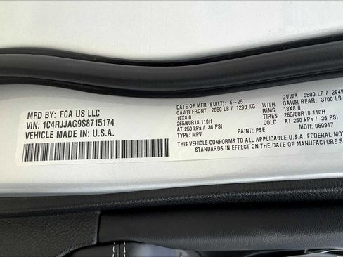 New 2025 Jeep Grand Cherokee L Laredo image 18