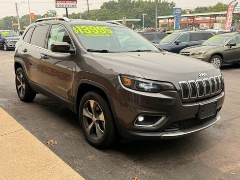 Used 2019 Jeep Cherokee Limited AWD/4WD image 6