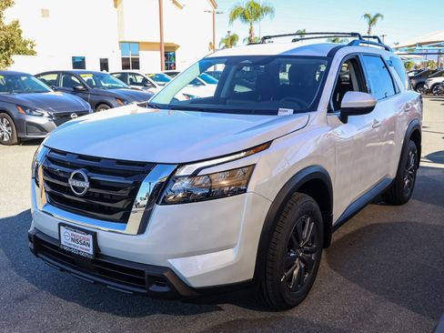 New 2025 Nissan Pathfinder SV image 8