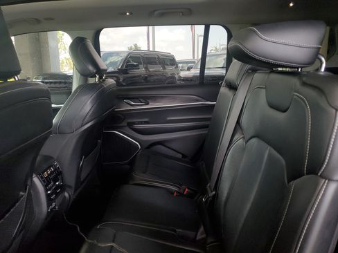 Used 2022 Jeep Grand Cherokee L Limited AWD/4WD image 8
