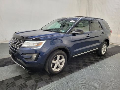 Used 2016 Ford Explorer XLT w/ Equipment Group 202A AWD/4WD image 2