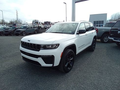 New 2026 Jeep Grand Cherokee Limited w/ Limited Altitude Package AWD/4WD image 9