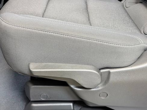 Used 2025 Chevrolet Traverse LT FWD image 21