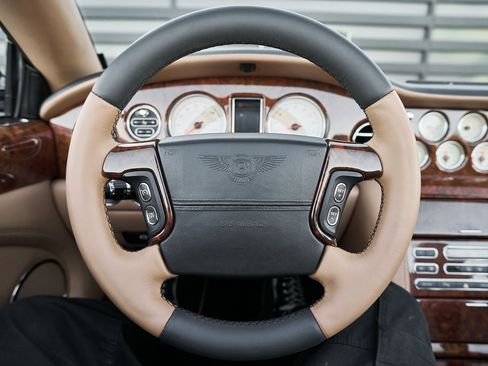 Used 2009 Bentley Azure image 45