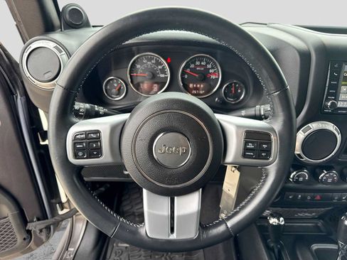 Used 2014 Jeep Wrangler Unlimited Rubicon AWD/4WD image 21