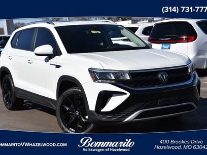 Used 2023 Volkswagen Taos SE w/ Panoramic Sunroof Package