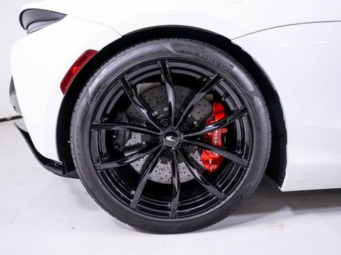 Used 2023 McLaren Artura RWD image 14