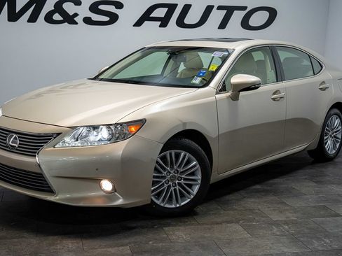 Used 2013 Lexus ES 350 w/ Luxury Pkg FWD image 2