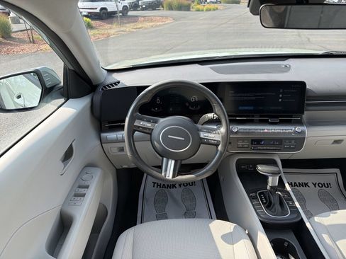 Used 2024 Hyundai Kona SEL AWD/4WD image 17