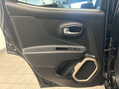 Used 2016 Jeep Renegade Limited image 20