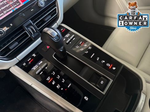 Used 2023 Porsche Macan Turbo image 27