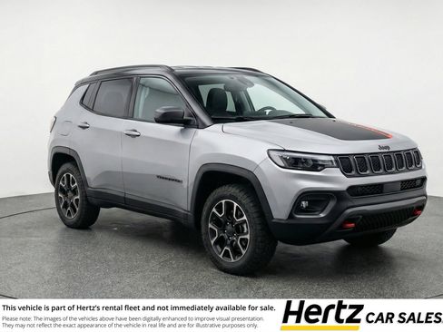 Used 2025 Jeep Compass Trailhawk image 1