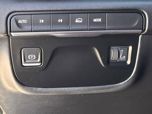 Certified 2023 Cadillac Escalade Premium Luxury image 21