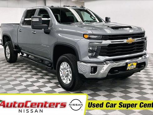 Used 2024 Chevrolet Silverado 3500 LT w/ Convenience Package AWD/4WD image 1