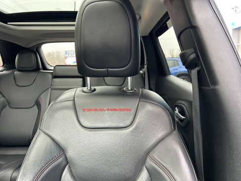 Used 2019 Jeep Cherokee Trailhawk image 35