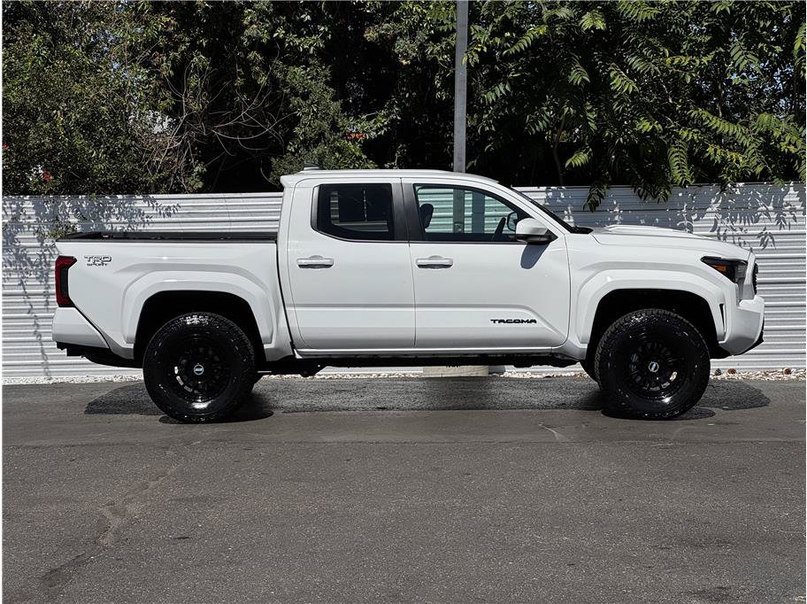 Used 2025 Toyota Tacoma TRD Sport AWD/4WD image 13
