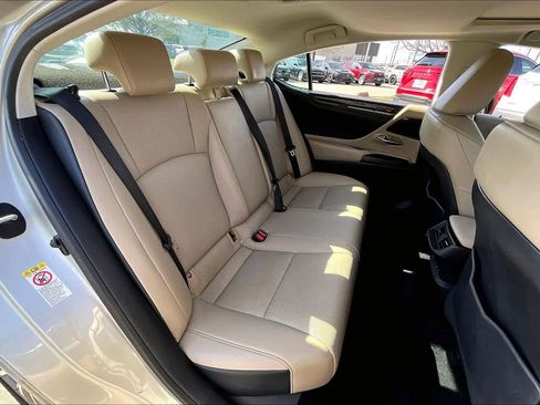 Used 2019 Lexus ES 350 image 16
