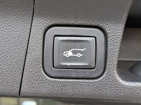 Used 2018 GMC Acadia Denali w/ Technology Package image 15