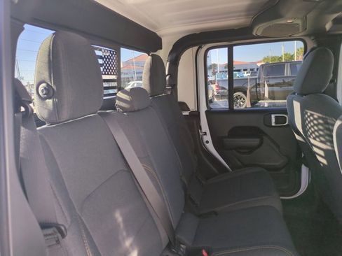 Used 2024 Jeep Gladiator Willys image 20
