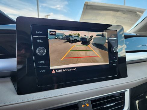 New 2025 Volkswagen Taos SE image 30