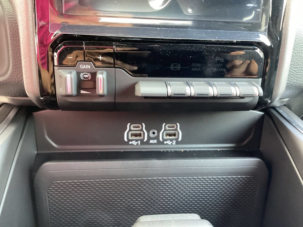 New 2026 RAM 3500 Big Horn AWD/4WD image 11