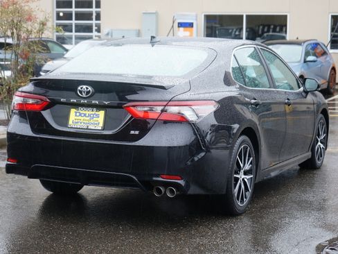 Used 2023 Toyota Camry SE image 3