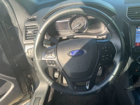 Used 2018 Ford Explorer XLT w/ Equipment Group 202A image 12