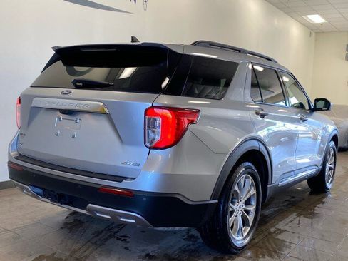 Used 2022 Ford Explorer XLT w/ Equipment Group 202A image 9