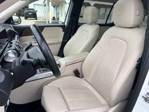 Used 2023 Mercedes-Benz GLB 250 4MATIC w/ Premium Package image 21