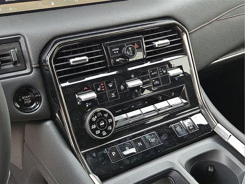 Used 2025 Nissan Armada PRO-4X image 19