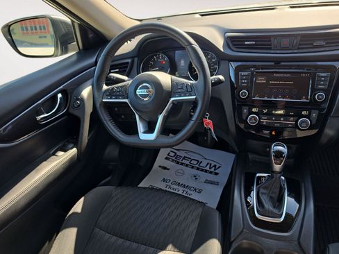 Used 2020 Nissan Rogue S FWD image 11