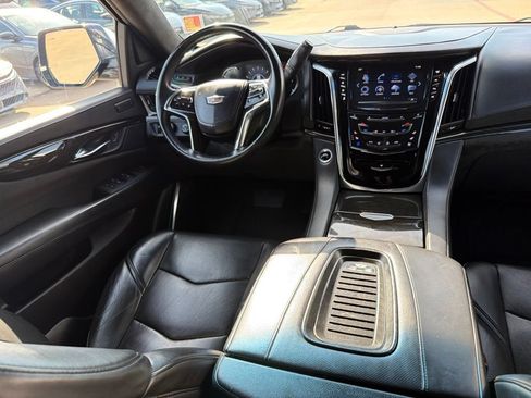 Used 2019 Cadillac Escalade ESV Platinum w/ Escalade Sport Edition AWD/4WD image 21