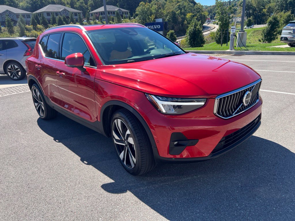 Used 2025 Volvo XC40 B5 Plus w/ Climate Package AWD/4WD image 5