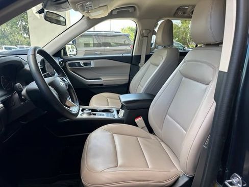 Used 2024 Ford Explorer XLT w/ Equipment Group 202A RWD image 6