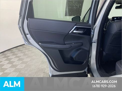 Used 2024 Mitsubishi Outlander SE image 33