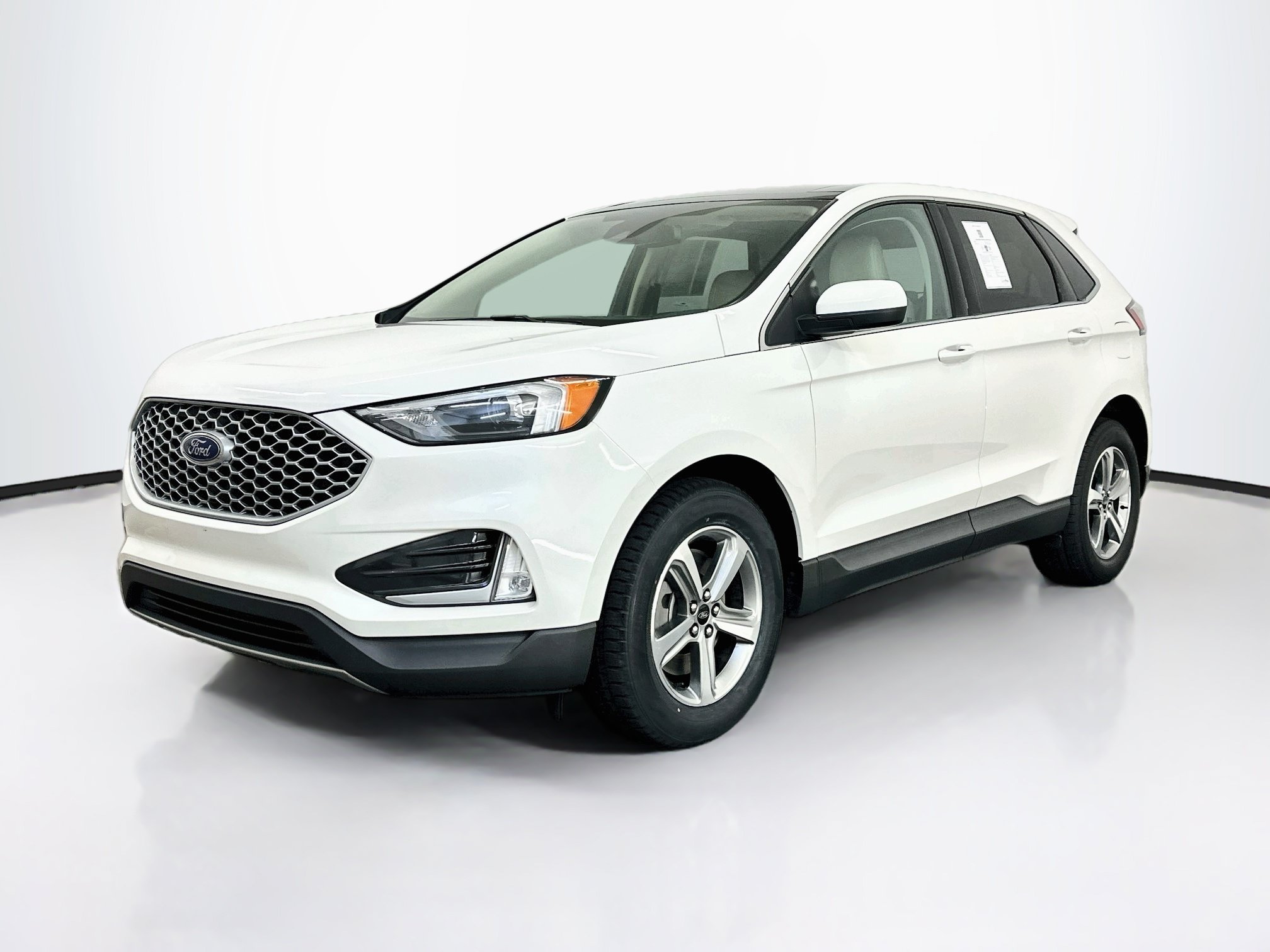 Used 2024 Ford Edge SEL w/ Convenience Package AWD/4WD image 3