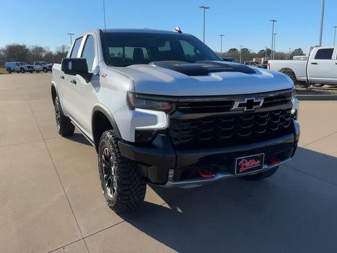 Used 2025 Chevrolet Silverado 1500 ZR2 w/ Technology Package AWD/4WD image 3