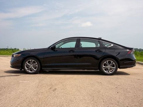 Used 2024 Honda Accord EX image 4