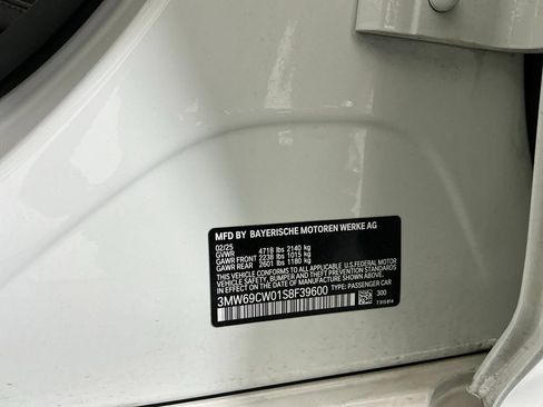 Certified 2025 BMW 330i Sedan w/ Convenience Package RWD image 32