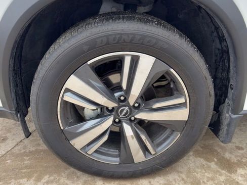 Used 2024 Nissan Rogue SL image 9