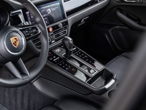 Certified 2026 Porsche Macan AWD/4WD image 29