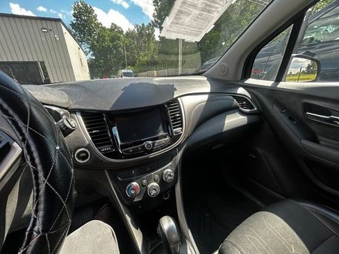 Used 2017 Chevrolet Trax LT w/ Sun & Sound Package FWD image 5