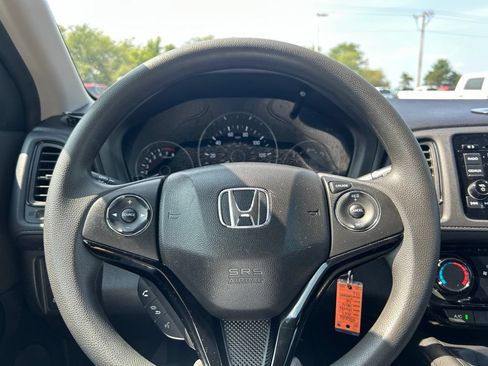 Used 2017 Honda HR-V LX image 7