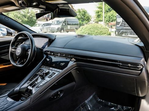 Used 2024 Aston Martin DB12 Coupe RWD image 8