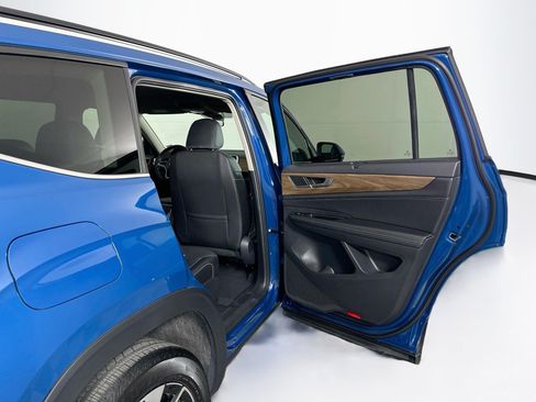 Used 2025 Volkswagen Atlas SE AWD/4WD image 31