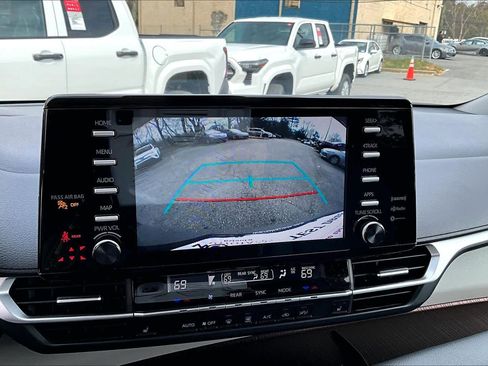 Certified 2024 Toyota Sienna XLE image 27