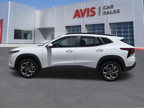 Used 2025 Chevrolet Trax LT w/ LT Convenience Package FWD image 10