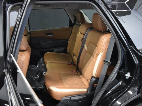 New 2026 Nissan Pathfinder Platinum AWD/4WD image 32