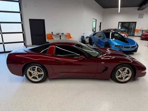 Used 2003 Chevrolet Corvette Coupe w/ Preferred Equipment Group RWD image 17